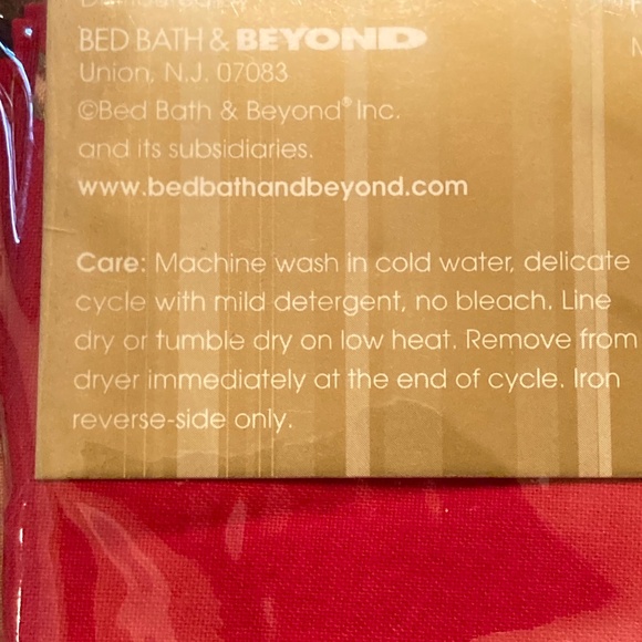 Holiday Napkins Swirl Pattern Package of Four 17” - Picture 3 of 4